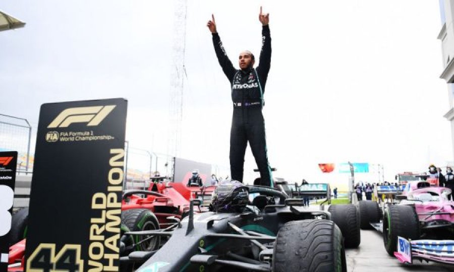 Lewis Hamilton infektohet me COVID-19