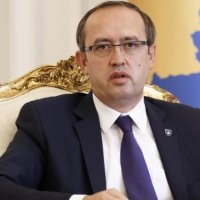 Hoti me ekipin e tij i nënshtrohen presionit të BE-së për vizitat e zyrtarëve serb