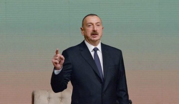 Aliyev ironizon me Francën nga Karabaku: Le t’ia japë Marsejën Armenisë!