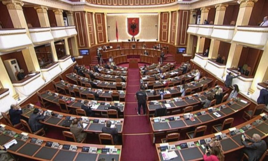 Zbulohen emrat e Komisionit Parlamentar shqiptar për raportin e Dick Martyt