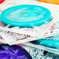 Farmacistja e njohur: Meshkujt shqiptarë kanë turp të blejnë prezervativë e peceta menstruale