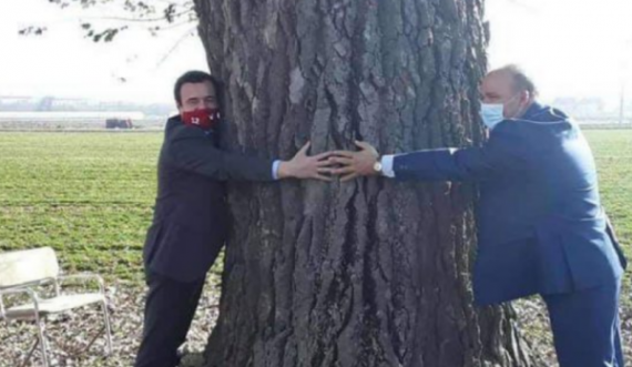 Artistja serbe mendon si Kurti: Përqafojeni pemën, është tretman i mirë