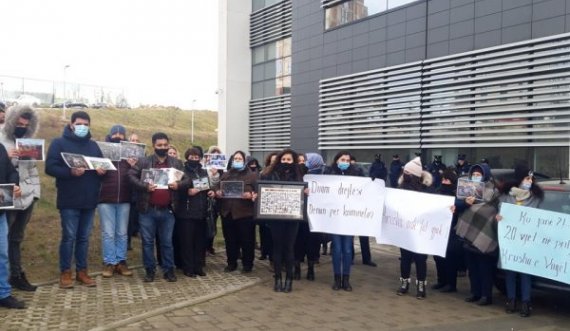 Familjarët e viktimave në Krushë: Përgjysmimi i dënimit ndaj Tasiq, padrejtësi për ne
