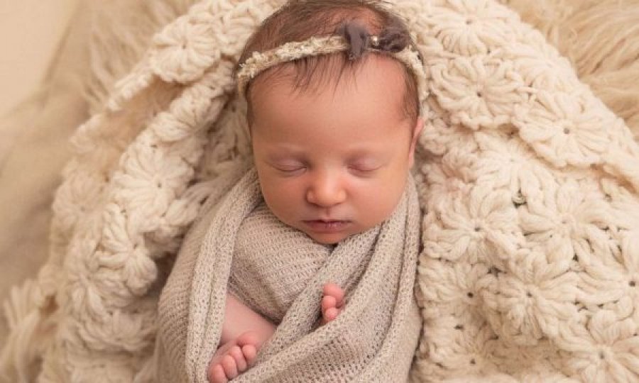 Për herë të parë në histori: Lind pas 27 vitesh bebeja nga embrioni i ngrirë