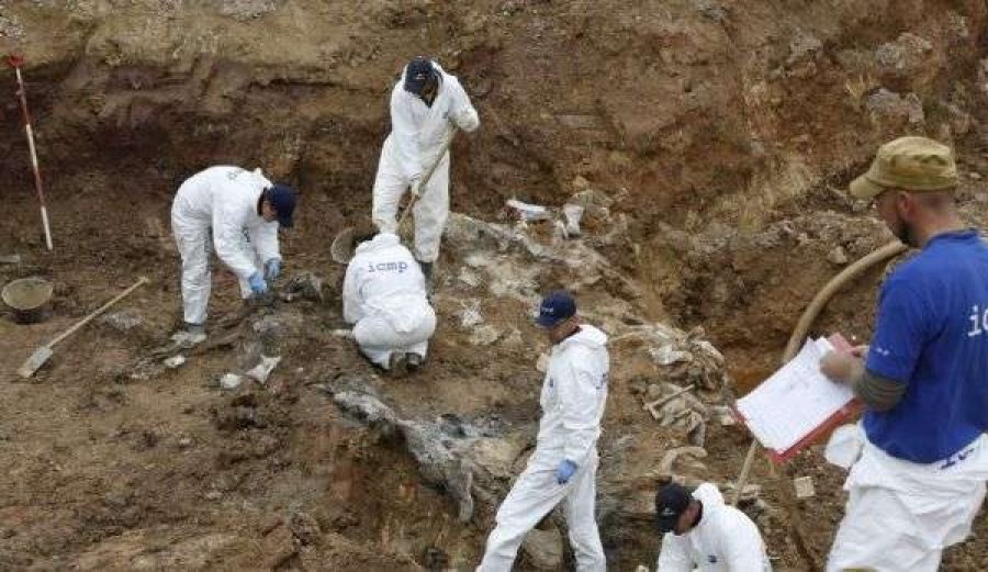 Vazhdojnë gërmimet në Kizhevak, 2 mjekë nga Kosova pjesë e kërkimeve