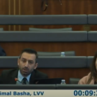 Deputeti Basha: Miu e maca janë bërë bashkë, ua urojmë LDK-së e PDK-së dashurinë