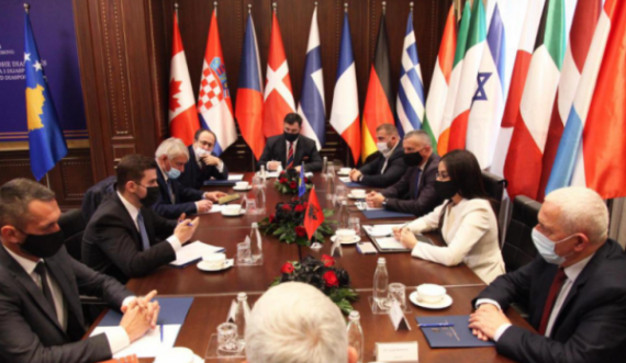 Meliza Haradinaj dhe Gent Cakaj presin në takim përfaqësuesit e partive politike të Preshevës