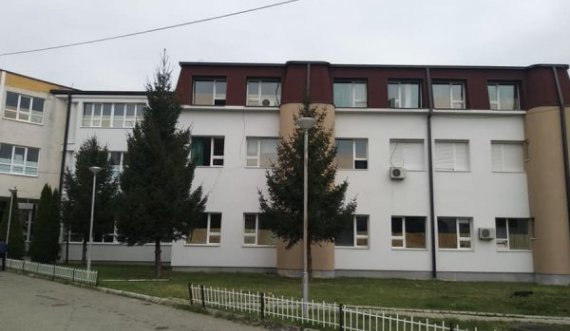 Një e mitur nga Rahoveci lind në Spitalin e Gjakovës