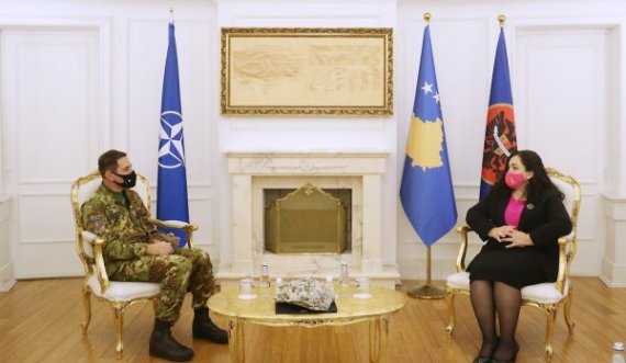Osmani dekoron me Medaljen Presidenciale Ushtarake, ish-komandantin e KFOR-it, Michele Risi