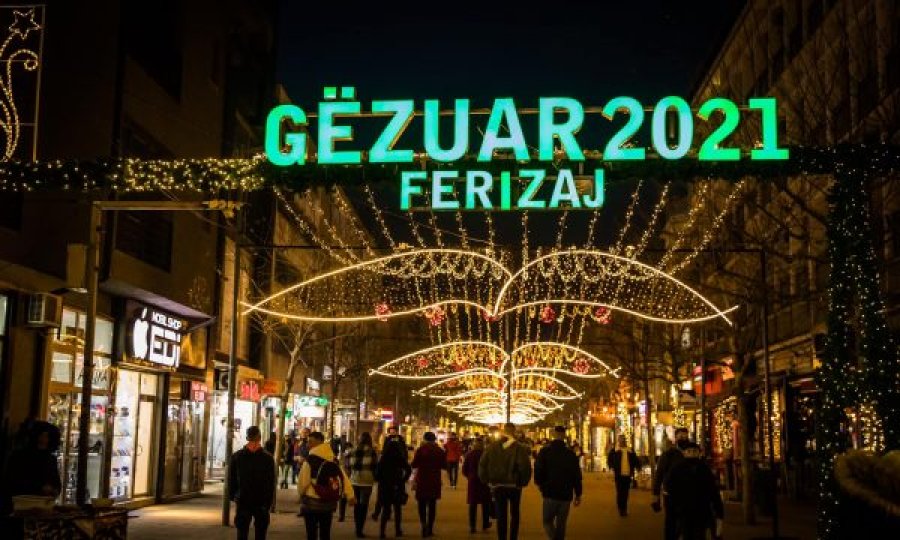 Kaq bukur është dekoruar Ferizaj për festa