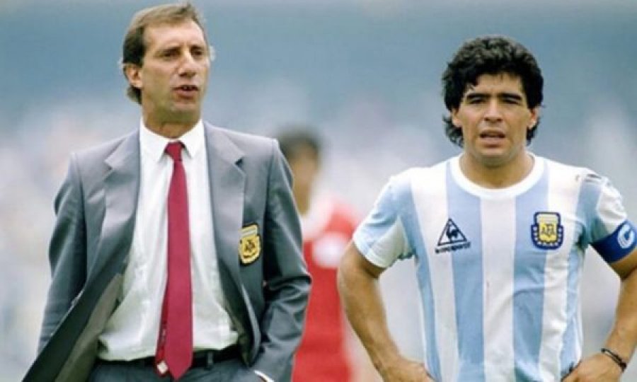 Carlos Bilardo ende nuk e di që Maradona ka vdekur, kanë frikë se nuk e përballon