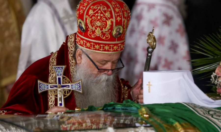 Covid-19 bën kërdi në Kishën Ortodokse, 7 peshkopë të infektuar, 4 të vdekur