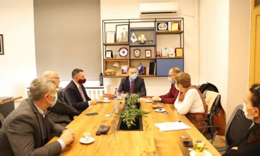 Ministri Zemaj takohet me Bordin Këshilldhënës për situatën që po përballet Kosova me koronavirusin