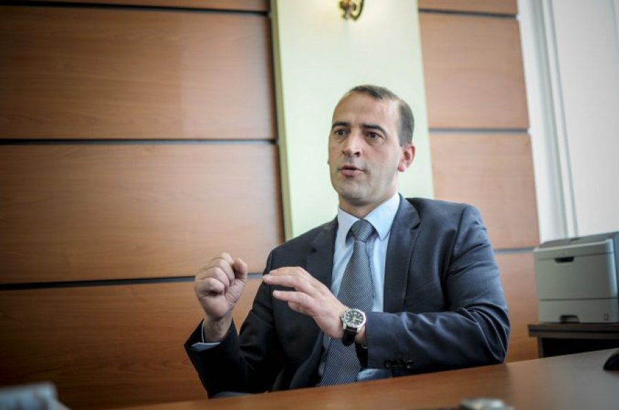 Arbërie Nagavci tha se një deputet i infektuar po merr pjesë në seancë, reagon Daut Haradinaj
