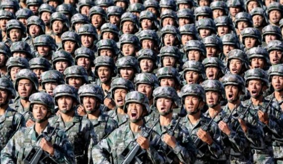 Drejtori i shërbimeve sekrete amerikane: Kina po krijon ushtarë të modifikuar nga ana biologjike