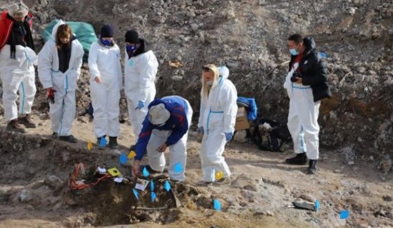 Publikohen fotografi nga vendi në Serbi ku u gjetën mbetje mortore