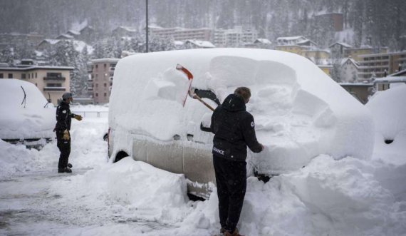 Reshje të dendura në Itali, bora mbulon disa zona, pezullohet transporti hekurudhor