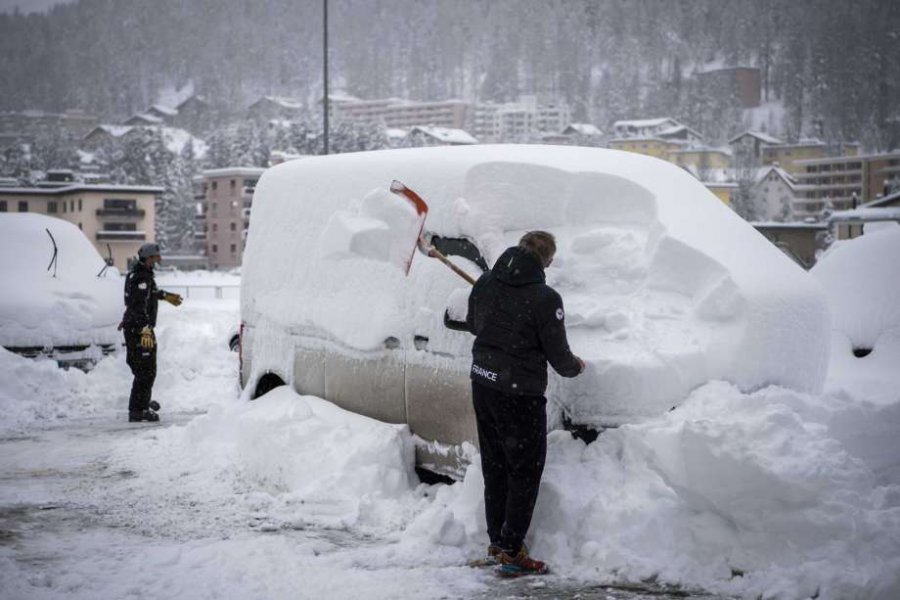Reshje të dendura në Itali, bora mbulon disa zona, pezullohet transporti hekurudhor