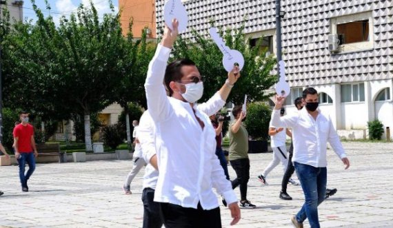 Qeveria paralajmëroi masa shtesë, gastronomët kërkojnë të punojnë pa kufizime në pragë të festave