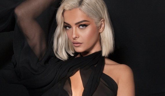 Bebe Rexha mahnit ndjekësit me kërcimin sensual nga dhoma e saj