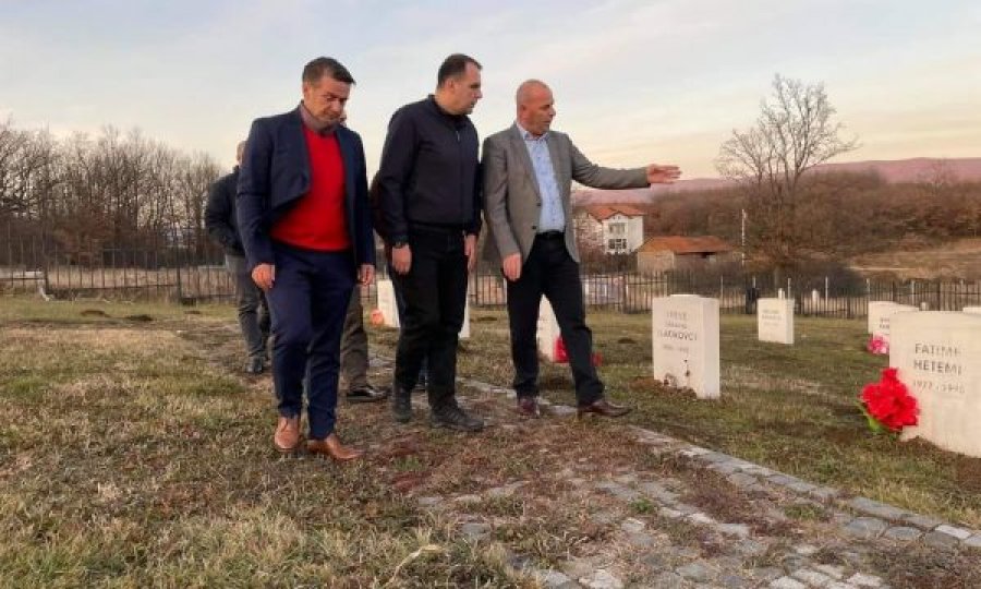 “Fehmi Lladrovci e quante Rugovën tradhtar”, reagime pasi djali i Presidentit nderon varrin e dëshmorit