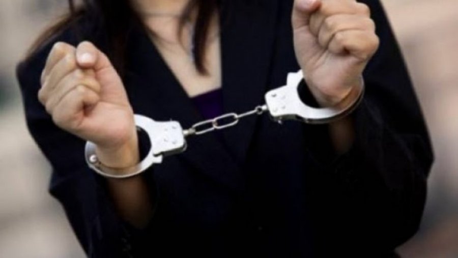 Shantazhonte dhe i kërkonte para një burri, arrestohet ferizajasja