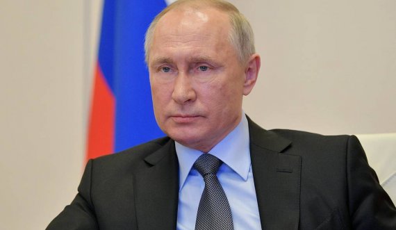 Dyshime se Vladimir Putin po punon fshehurazi nga një “zyrë identike” në Soçi