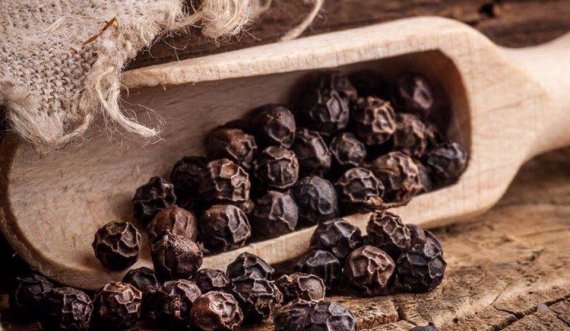 Dobitë mahnitëse të piperit të zi