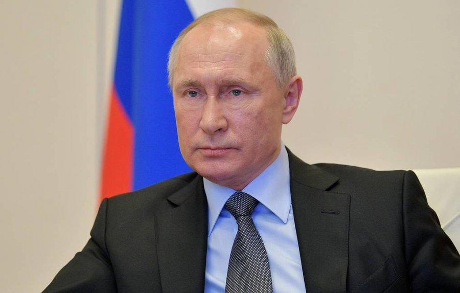 Dyshime se Vladimir Putin po punon fshehurazi nga një “zyrë identike” në Soçi