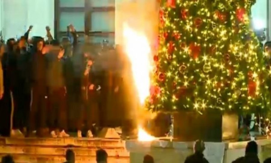 Policia iu referohet protestuesve në Shqipëri si ekstremistë