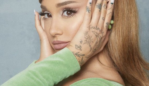 Ariana Grande surprizon gjithë fansat, ka gati dhuratën më të madhe për fundvit