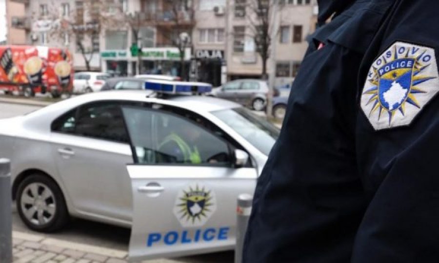 Vetura e Policisë goditet në Zubin Potok gjatë ndjekjes së një kamioni që kishte hyrë ilegalisht nga Serbia