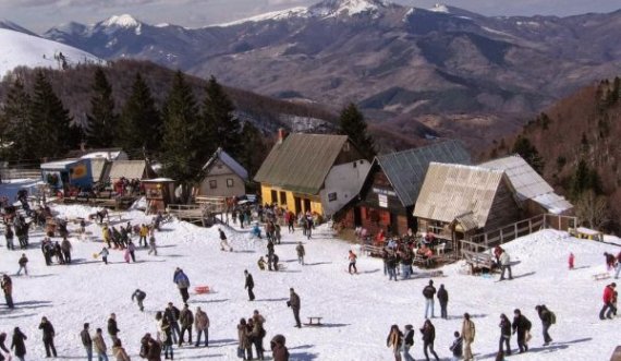 Kohë pandemie, qindra qytetarë ia mësyejnë Brezovicës