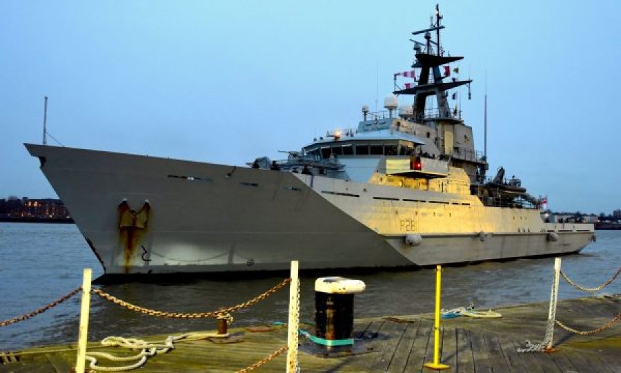 Britania e ka përnjëmend ndarjen nga BE-ja, ujërat e peshkimit do t’i ruajë me 4 anije luftarake