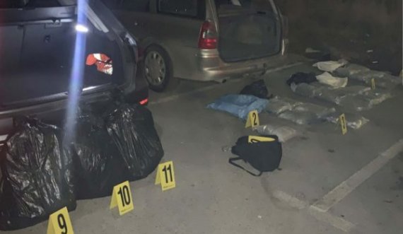 Policia i kap mbi 50 kg drogë në Prishtinë, i zë tre persona duke e shkëmbyer në parking