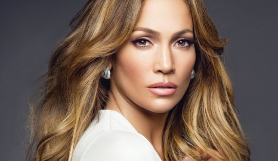 Jennifer Lopez poston foto me dy motrat e saj