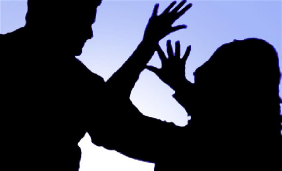 Prishtinë: Rrihen mes vete një vajzë dhe një djalë