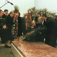 Si u nxor nga varri Enver Hoxha, në vitin 1992