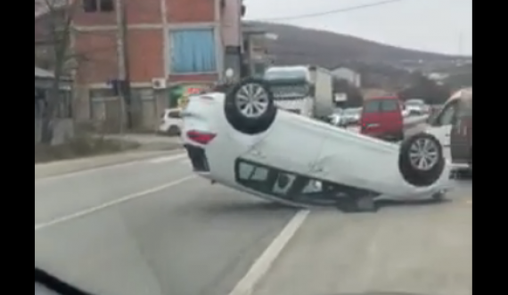 Policia jep detaje nga aksidenti në magjistralen Prishtinë-Gjilan, të përfshira dy vetura e një mjet transportues