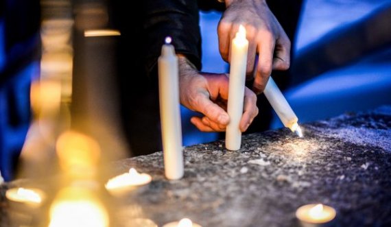 Ndezën qirinjë për 18-vjeçarin e vrarë në Podujevë