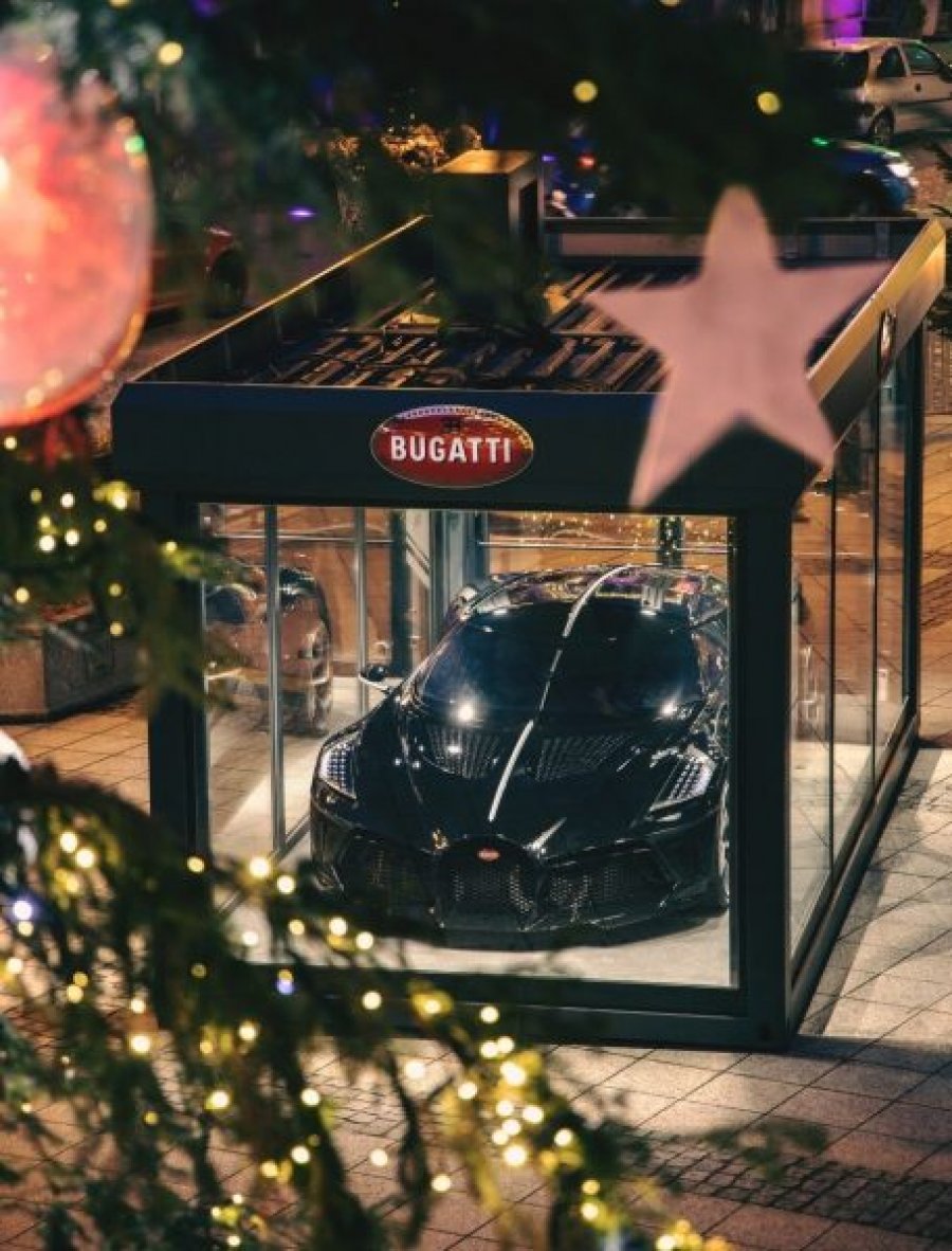 Bugatti i ri me tetë tuba shkarkimi