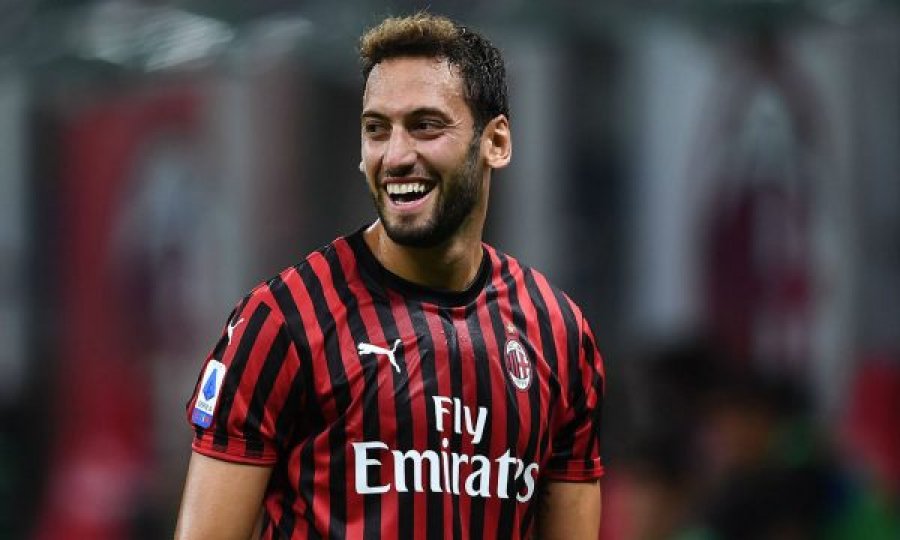 Calhanoglu shumë afër rinovimit me Milan