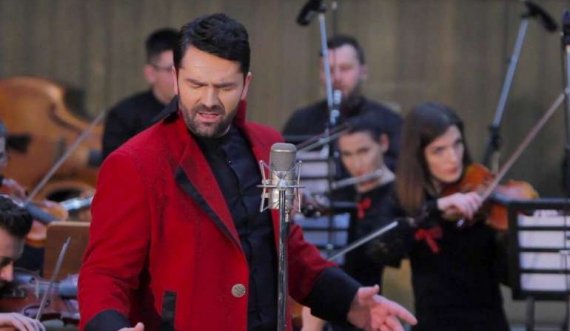 Shkodran Tolaj me këngën 'Buzëqesh' shpërblehet në edicionin e 58' të festivalit të Shkodrës
