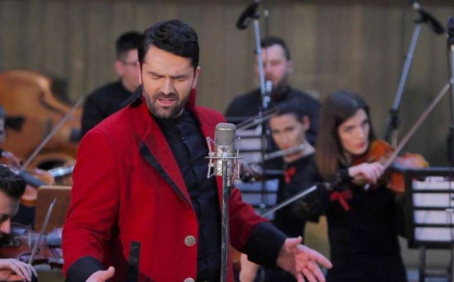 Shkodran Tolaj me këngën 'Buzëqesh' shpërblehet në edicionin e 58' të festivalit të Shkodrës