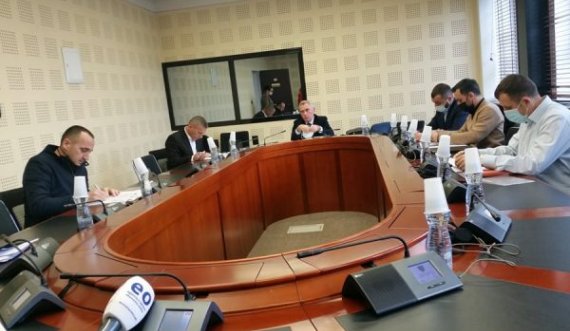 Deputetët shqyrtojnë buxhetin e AKI-së për vitin 2021, mediat nuk lejohen brenda