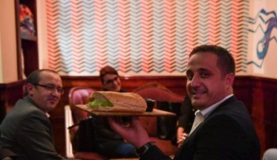 Driton Selmanaj thotë se kryeministri i ndërron sendviqët: Tash po i bën me ajvar të Krushës
