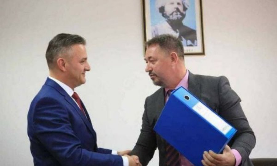 Djali i Sami Lushtakut i kundërpërgjigjet Bekim Jasharit pas akuzave për babain