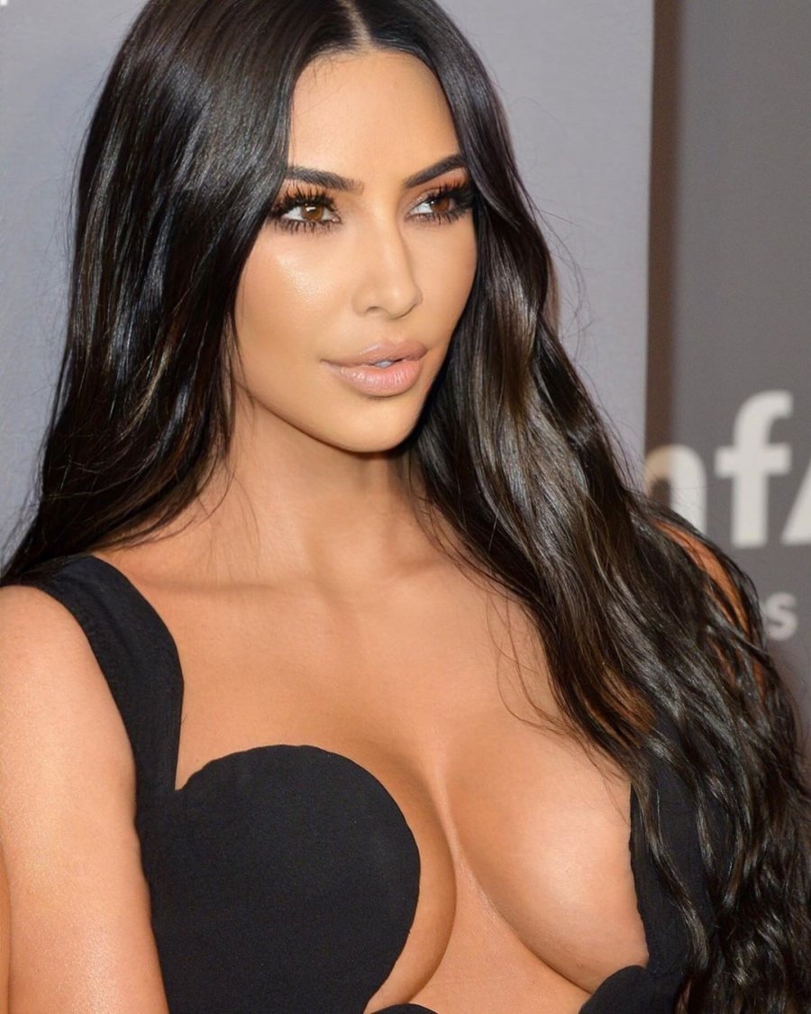 Kim Kardashian publikon një foto të këngëtares shqiptare, ja çfarë i shkruan