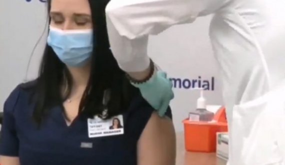 Kapet në kamera: Çka i ndodhi pacientes pasi mori vaksinën kundër COVID-19