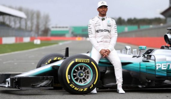 Zyrtare: Hamilton rinovon me Mercedesin